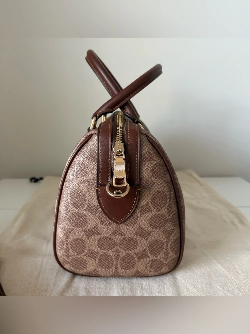 Coach Tan Signature Rowan w/matching accessories. - Picture 13 of 16